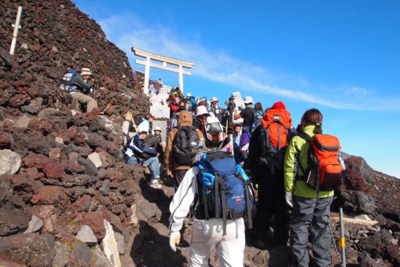 富士山の7月登山あなたの服装で大丈夫？快適に登る服装と持ち物は？
